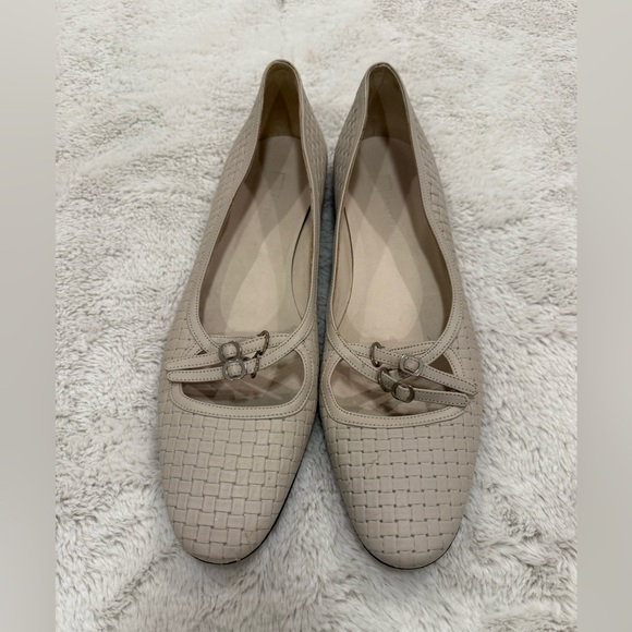 Anteprima Vero Cuoio Cream Flats with Micro Kitten Heel with Woven Texture Sz 38 - Picture 3 of 6